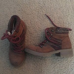 Cute lace up booties!